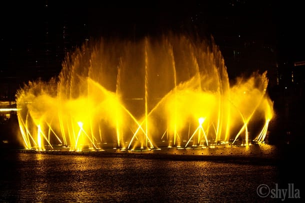 Dancing Fountain outside Dubai Mall and Burj Khalifa